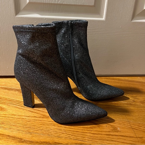 Guess Aspire Silver Blue Glitter Sparkle Ankle Boots Size 8 NIB - Picture 2 of 4